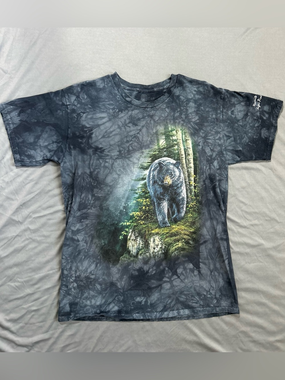 The Mountain Men's T-shirt Blue Rocky Outcrop Black Bear Size Large L